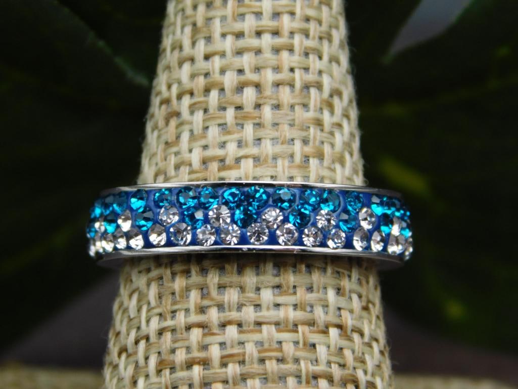 GENUINE STONE RING SIZE 7: GENUINE STONE RING SIZE 7 - Part of our Discover Midnight Market, Crystals and Gems auction at HATMAN'S Auctions! Please see photos for measurements and condition. YES, we have in-house shipping! We
