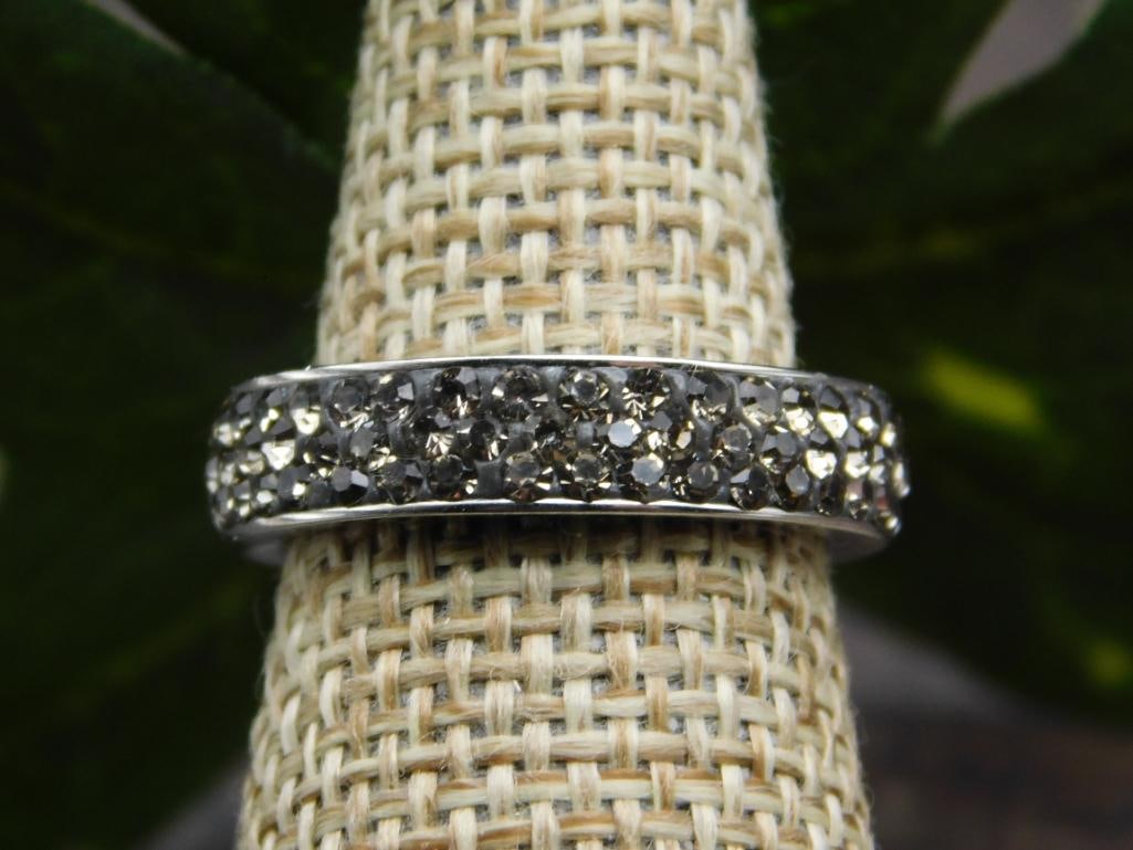 GENUINE STONE RING SIZE 6: GENUINE STONE RING SIZE 6 - Part of our Discover Midnight Market, Crystals and Gems auction at HATMAN'S Auctions! Please see photos for measurements and condition. YES, we have in-house shipping! We