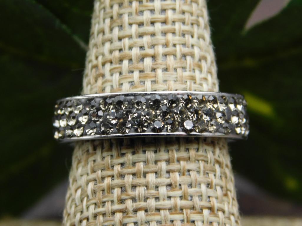 GENUINE STONE RING SIZE 6: GENUINE STONE RING SIZE 6 - Part of our Discover Midnight Market, Crystals and Gems auction at HATMAN'S Auctions! Please see photos for measurements and condition. YES, we have in-house shipping! We