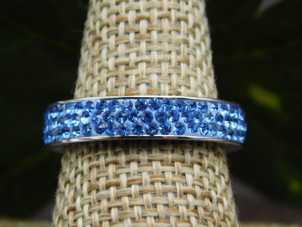 GENUINE STONE RING SIZE 8: GENUINE STONE RING SIZE 8 - Part of our Discover Midnight Market, Crystals and Gems auction at HATMAN'S Auctions! Please see photos for measurements and condition. YES, we have in-house shipping! We