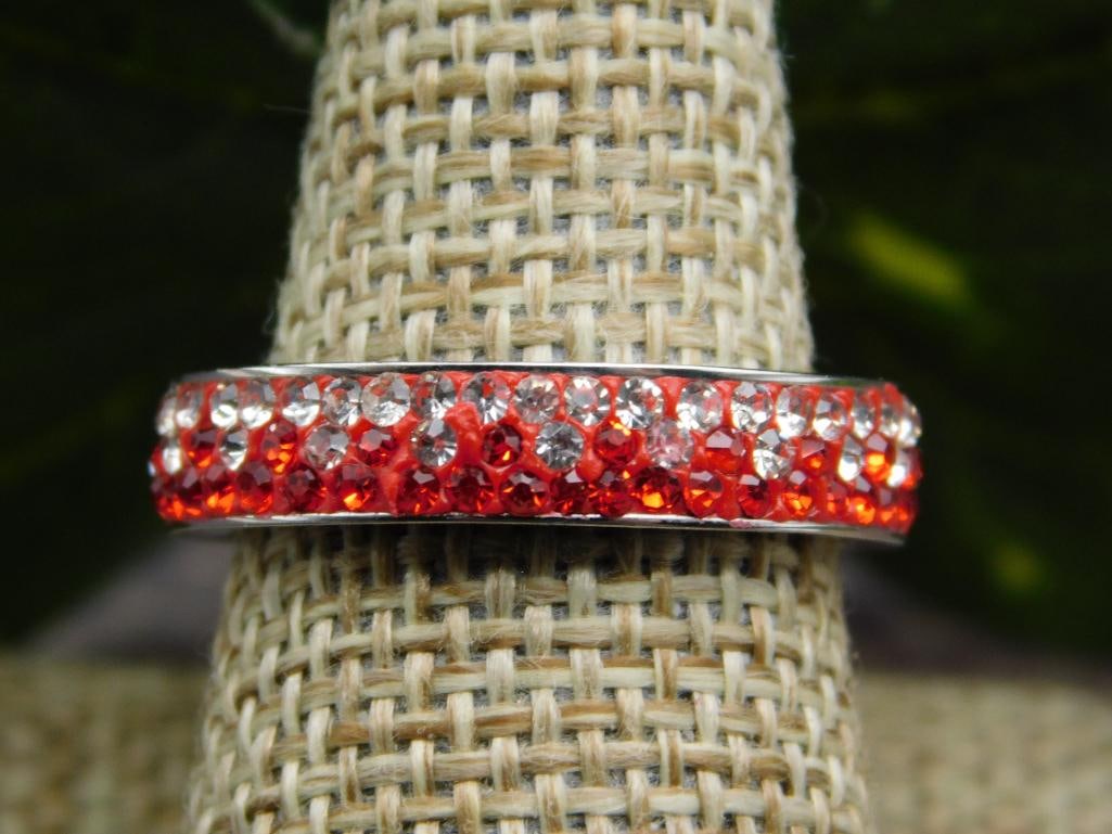 GENUINE STONE RING SIZE 8: GENUINE STONE RING SIZE 8 - Part of our Discover Midnight Market, Crystals and Gems auction at HATMAN'S Auctions! Please see photos for measurements and condition. YES, we have in-house shipping! We