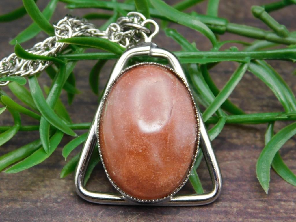 GENUINE STONE PENDANT NECKLACE ROCK STONE LAPIDARY SPECIMEN: GENUINE STONE PENDANT NECKLACE ROCK STONE LAPIDARY SPECIMEN - Part of our Discover Midnight Market, Crystals and Gems auction at HATMAN'S Auctions! Please see photos for measurements and condition. YE