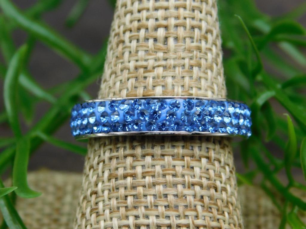 GENUINE STONE RING SIZE 8: GENUINE STONE RING SIZE 8 - Part of our Discover Midnight Market, Crystals and Gems auction at HATMAN'S Auctions! Please see photos for measurements and condition. YES, we have in-house shipping! We