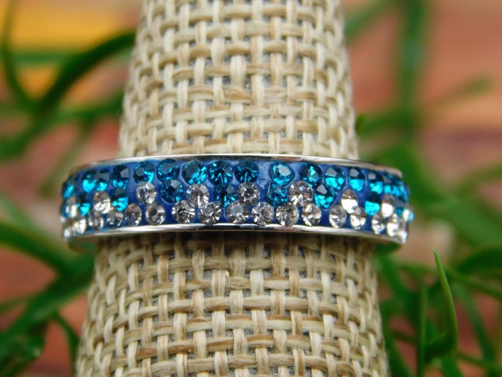 GENUINE STONE RING SIZE 7: GENUINE STONE RING SIZE 7 - Part of our Discover Midnight Market, Crystals and Gems auction at HATMAN'S Auctions! Please see photos for measurements and condition. YES, we have in-house shipping! We