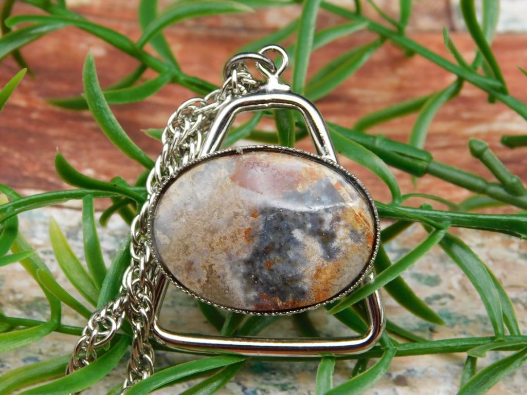 AGATE PENDANT NECKLACE ROCK STONE LAPIDARY SPECIMEN: AGATE PENDANT NECKLACE ROCK STONE LAPIDARY SPECIMEN - Part of our Discover Midnight Market, Crystals and Gems auction at HATMAN'S Auctions! Please see photos for measurements and condition. YES, we