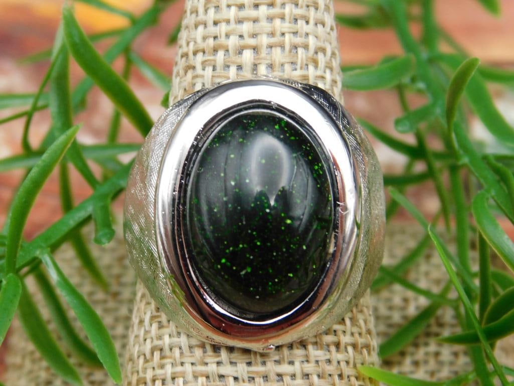 GREEN GOLDSTONE RING ROCK STONE LAPIDARY SPECIMEN: GREEN GOLDSTONE RING ROCK STONE LAPIDARY SPECIMEN - Part of our Discover Midnight Market, Crystals and Gems auction at HATMAN'S Auctions! Please see photos for measurements and condition. YES, we