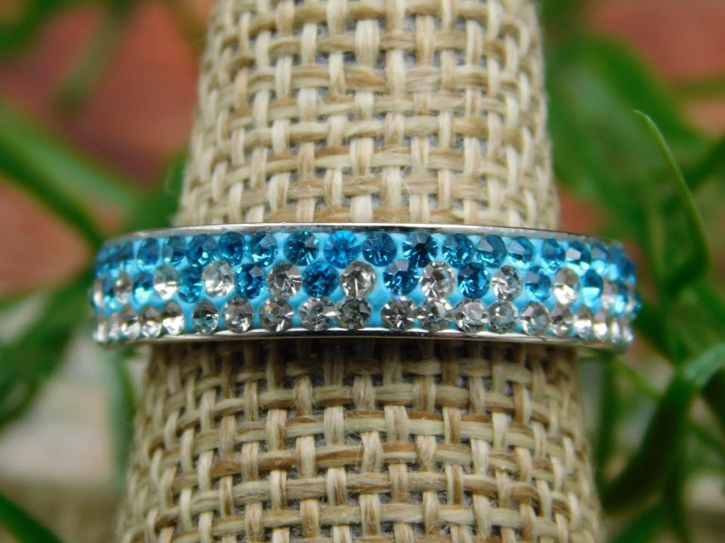 GENUINE STONE RING SIZE 8: GENUINE STONE RING SIZE 8 - Part of our Discover Midnight Market, Crystals and Gems auction at HATMAN'S Auctions! Please see photos for measurements and condition. YES, we have in-house shipping! We