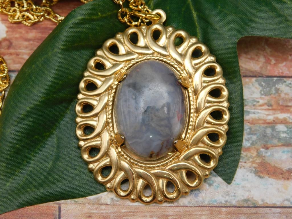 GENUINE STONE PENDANT NECKLACE ROCK STONE LAPIDARY SPECIMEN: GENUINE STONE PENDANT NECKLACE ROCK STONE LAPIDARY SPECIMEN - Part of our Discover Midnight Market, Crystals and Gems auction at HATMAN'S Auctions! Please see photos for measurements and condition.