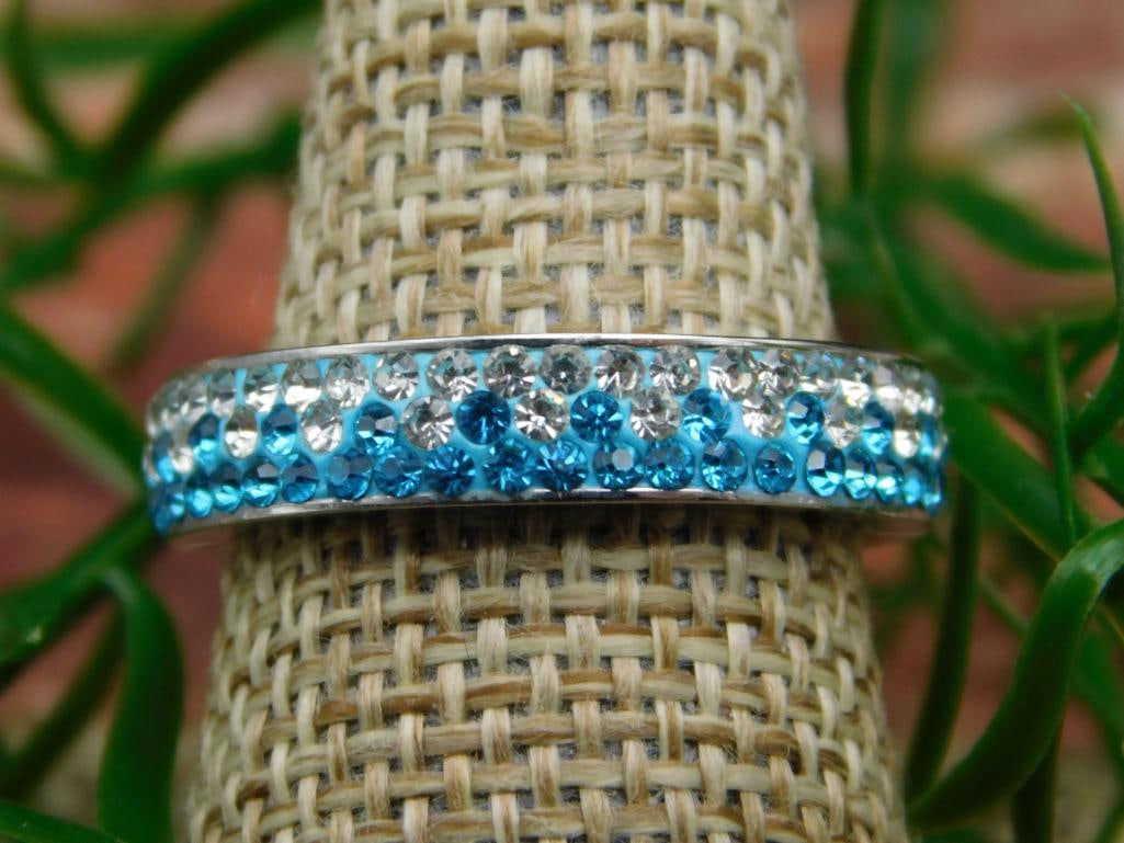 GENUINE STONE RING SIZE 8: GENUINE STONE RING SIZE 8 - Part of our Discover Midnight Market, Crystals and Gems auction at HATMAN'S Auctions! Please see photos for measurements and condition. YES, we have in-house shipping! We