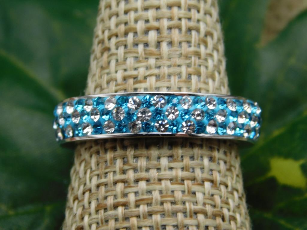 GENUINE STONE RING SIZE 7: GENUINE STONE RING SIZE 7 - Part of our Discover Midnight Market, Crystals and Gems auction at HATMAN'S Auctions! Please see photos for measurements and condition. YES, we have in-house shipping! We