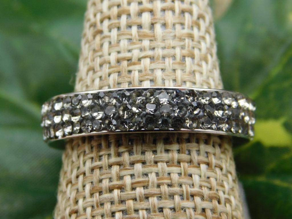 GENUINE STONE RING SIZE 8: GENUINE STONE RING SIZE 8 - Part of our Discover Midnight Market, Crystals and Gems auction at HATMAN'S Auctions! Please see photos for measurements and condition. YES, we have in-house shipping! We