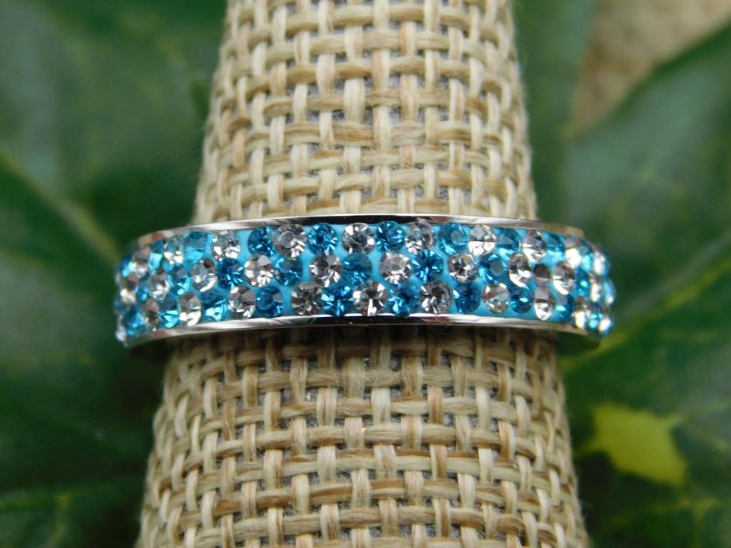 GENUINE STONE RING SIZE 7: GENUINE STONE RING SIZE 7 - Part of our Discover Midnight Market, Crystals and Gems auction at HATMAN'S Auctions! Please see photos for measurements and condition. YES, we have in-house shipping! We