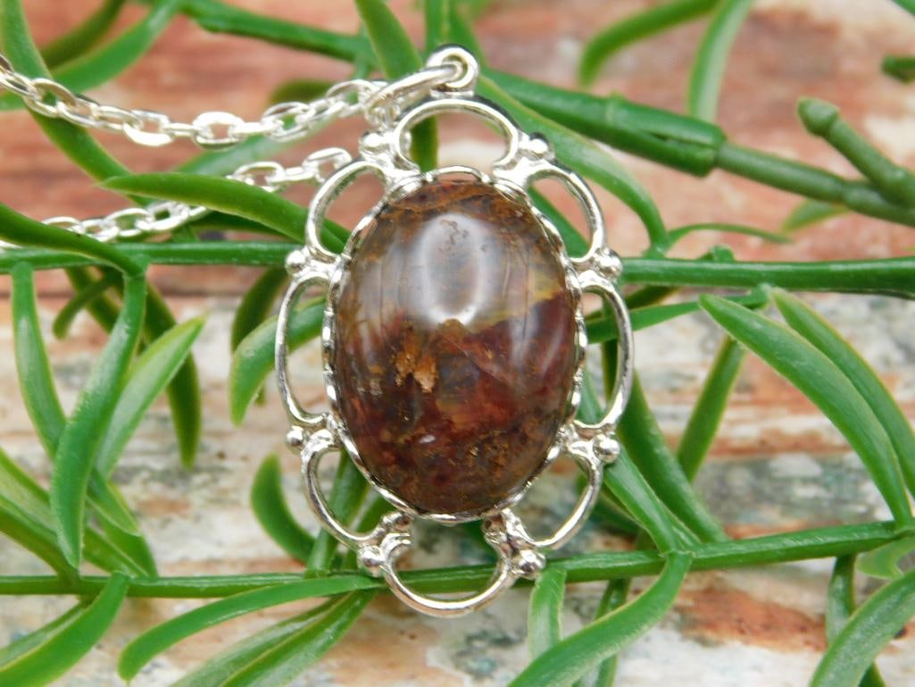 AGATE PENDANT NECKLACE ROCK STONE LAPIDARY SPECIMEN: AGATE PENDANT NECKLACE ROCK STONE LAPIDARY SPECIMEN - Part of our Discover Midnight Market, Crystals and Gems auction at HATMAN'S Auctions! Please see photos for measurements and condition. YES, we