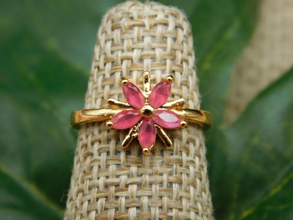 GENUINE STONE RING SIZE 3: GENUINE STONE RING SIZE 3 - Part of our Discover Midnight Market, Crystals and Gems auction at HATMAN'S Auctions! Please see photos for measurements and condition. YES, we have in-house shipping! We