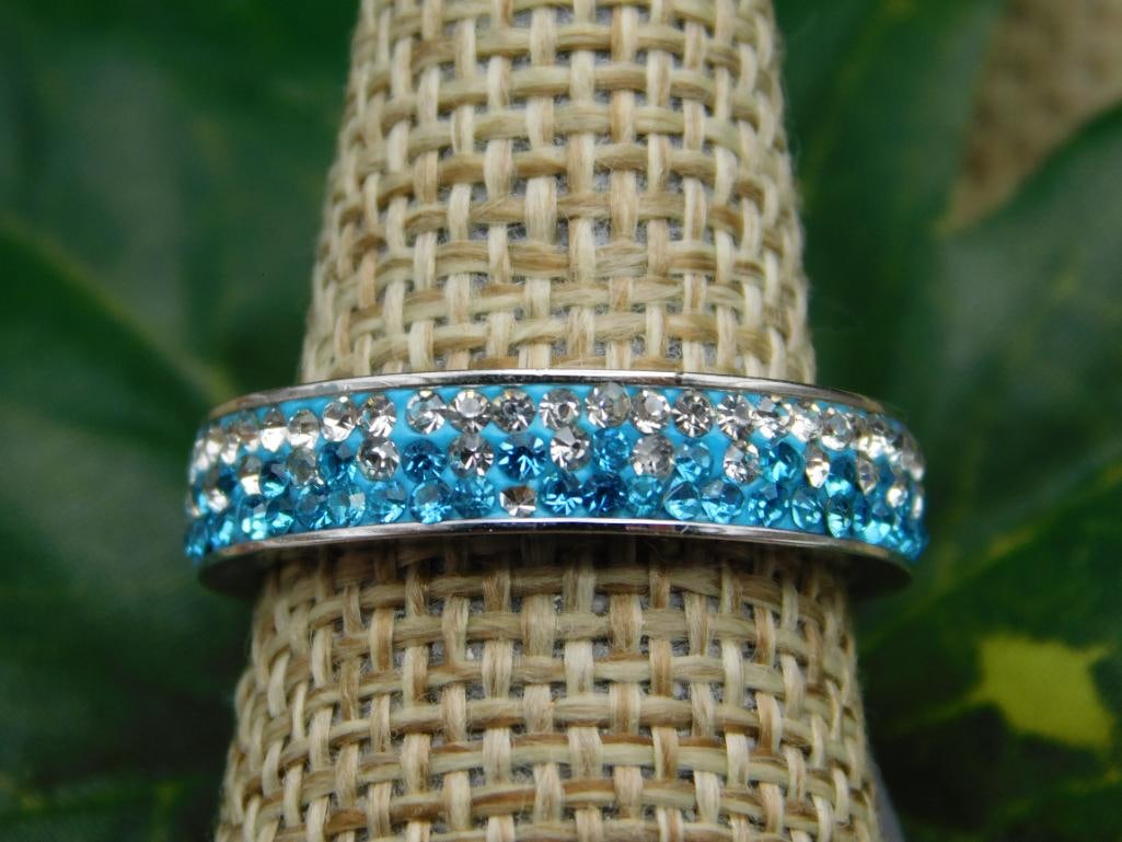 GENUINE STONE RING SIZE 7: GENUINE STONE RING SIZE 7 - Part of our Discover Midnight Market, Crystals and Gems auction at HATMAN'S Auctions! Please see photos for measurements and condition. YES, we have in-house shipping! We