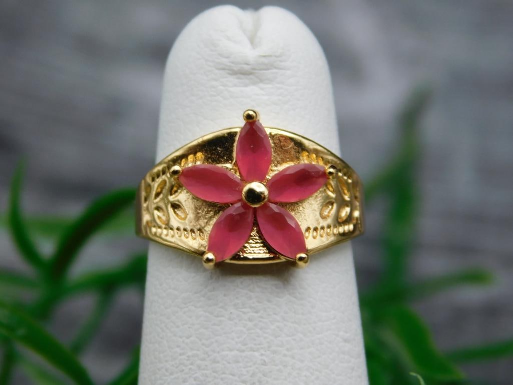 GENUINE STONE RING SIZE 3: GENUINE STONE RING SIZE 3 - Part of our Discover Midnight Market, Crystals and Gems auction at HATMAN'S Auctions! Please see photos for measurements and condition. YES, we have in-house shipping! We h