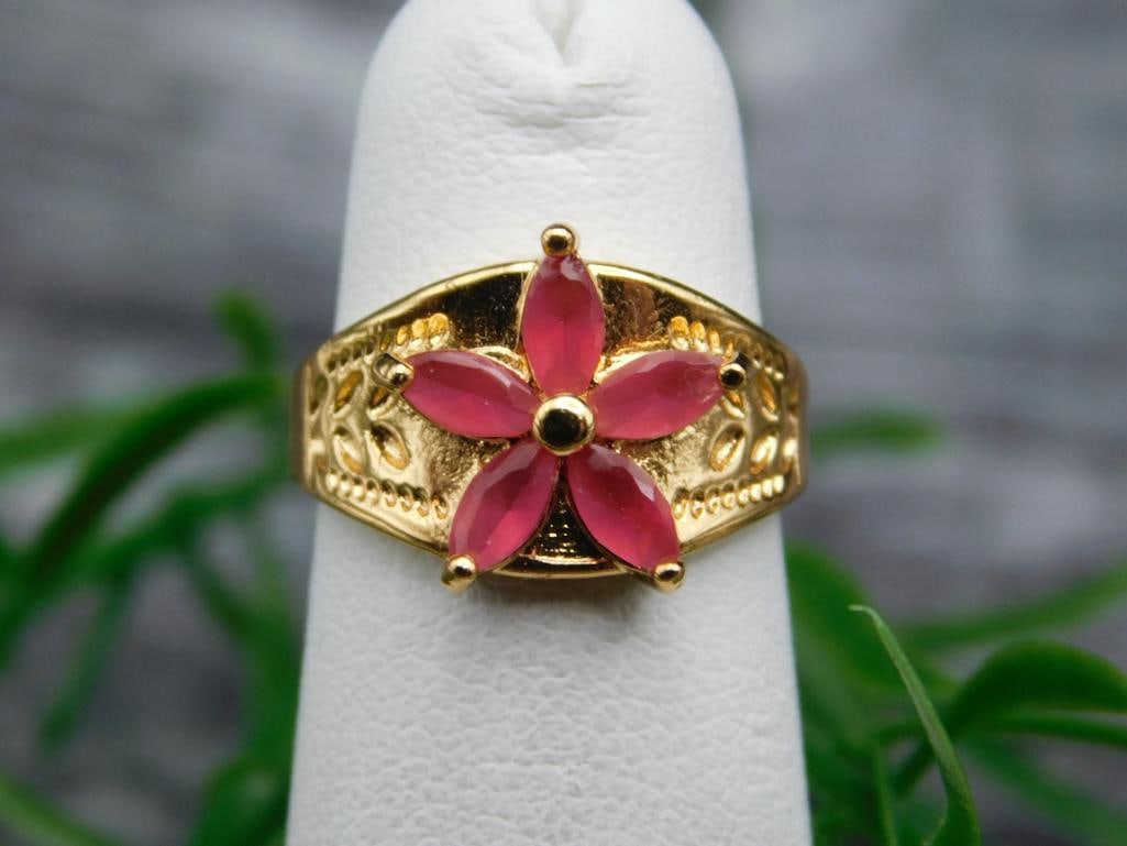 GENUINE STONE RING SIZE 3: GENUINE STONE RING SIZE 3 - Part of our Discover Midnight Market, Crystals and Gems auction at HATMAN'S Auctions! Please see photos for measurements and condition. YES, we have in-house shipping! We