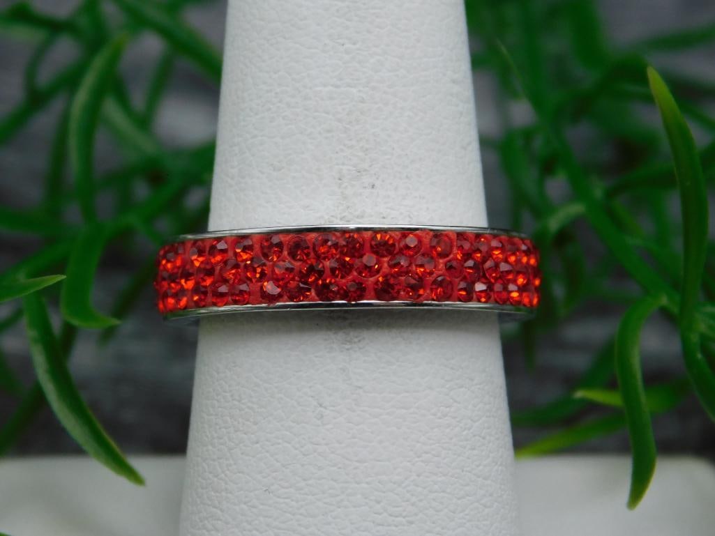 GENUINE STONE RING SIZE 8: GENUINE STONE RING SIZE 8 - Part of our Discover Midnight Market, Crystals and Gems auction at HATMAN'S Auctions! Please see photos for measurements and condition. YES, we have in-house shipping! We h