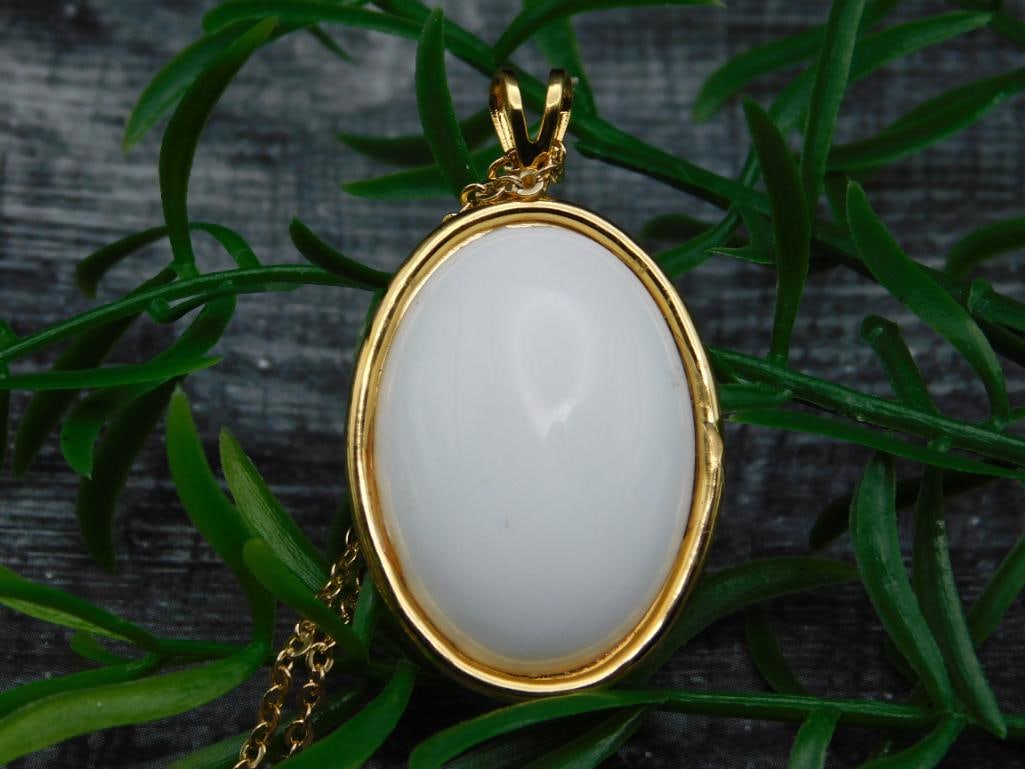 GENUINE STONE PENDANT NECKLACE ROCK STONE LAPIDARY SPECIMEN: GENUINE STONE PENDANT NECKLACE ROCK STONE LAPIDARY SPECIMEN - Part of our Discover Midnight Market, Crystals and Gems auction at HATMAN'S Auctions! Please see photos for measurements and condition.