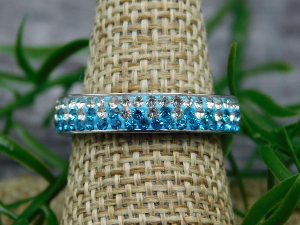 GENUINE STONE RING SIZE 8: GENUINE STONE RING SIZE 8 - Part of our Discover Midnight Market, Crystals and Gems auction at HATMAN'S Auctions! Please see photos for measurements and condition. YES, we have in-house shipping! We