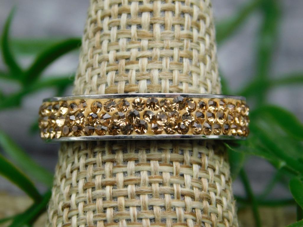 GENUINE STONE RING SIZE 8: GENUINE STONE RING SIZE 8 - Part of our Discover Midnight Market, Crystals and Gems auction at HATMAN'S Auctions! Please see photos for measurements and condition. YES, we have in-house shipping! We h