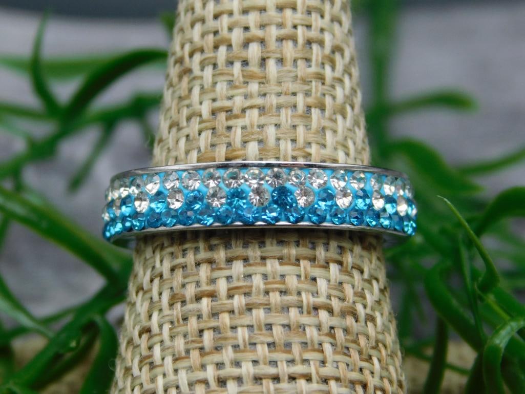 GENUINE STONE RING SIZE 8: GENUINE STONE RING SIZE 8 - Part of our Discover Midnight Market, Crystals and Gems auction at HATMAN'S Auctions! Please see photos for measurements and condition. YES, we have in-house shipping! We