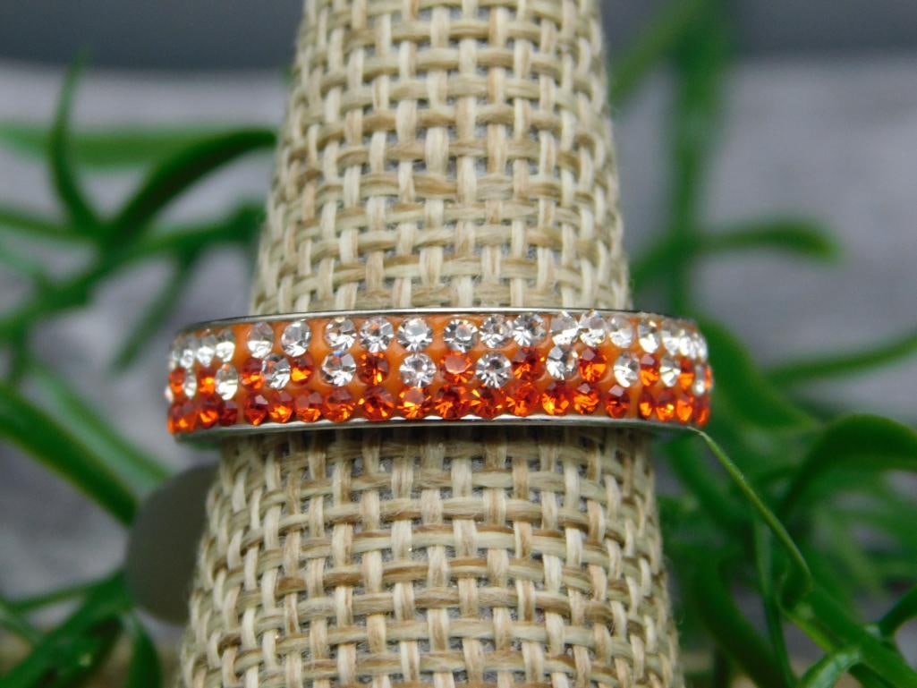 GENUINE STONE RING SIZE 8: GENUINE STONE RING SIZE 8 - Part of our Discover Midnight Market, Crystals and Gems auction at HATMAN'S Auctions! Please see photos for measurements and condition. YES, we have in-house shipping! We