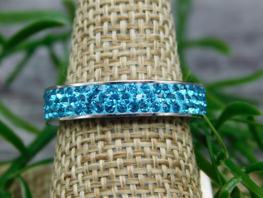 GENUINE STONE RING SIZE 8: GENUINE STONE RING SIZE 8 - Part of our Discover Midnight Market, Crystals and Gems auction at HATMAN'S Auctions! Please see photos for measurements and condition. YES, we have in-house shipping! We