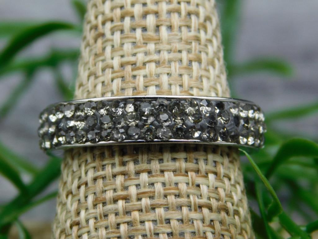 GENUINE STONE RING SIZE 8: GENUINE STONE RING SIZE 8 - Part of our Discover Midnight Market, Crystals and Gems auction at HATMAN'S Auctions! Please see photos for measurements and condition. YES, we have in-house shipping! We h