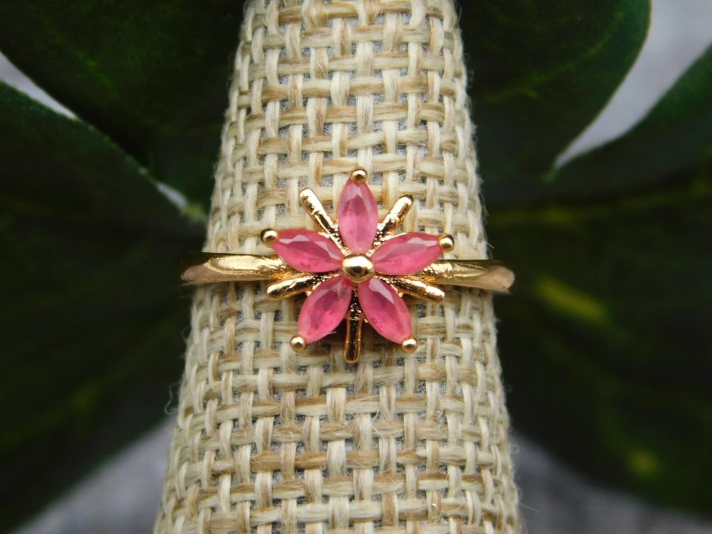 GENUINE STONE RING SIZE 4: GENUINE STONE RING SIZE 4 - Part of our Discover Midnight Market, Crystals and Gems auction at HATMAN'S Auctions! Please see photos for measurements and condition. YES, we have in-house shipping! We