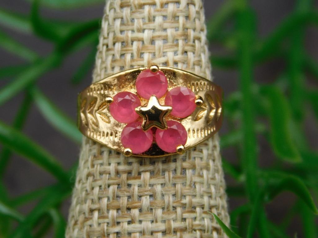 GENUINE STONE RING SIZE 4: GENUINE STONE RING SIZE 4 - Part of our Discover Midnight Market, Crystals and Gems auction at HATMAN'S Auctions! Please see photos for measurements and condition. YES, we have in-house shipping! We