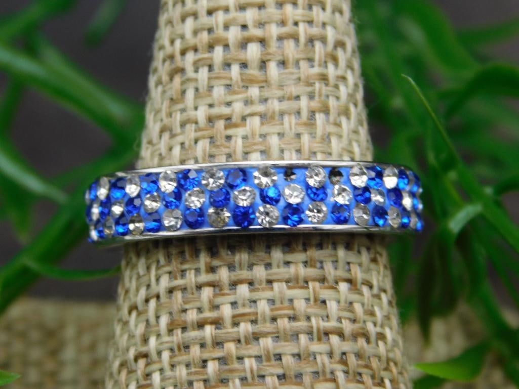 GENUINE STONE RING SIZE 8: GENUINE STONE RING SIZE 8 - Part of our Discover Midnight Market, Crystals and Gems auction at HATMAN'S Auctions! Please see photos for measurements and condition. YES, we have in-house shipping! We h