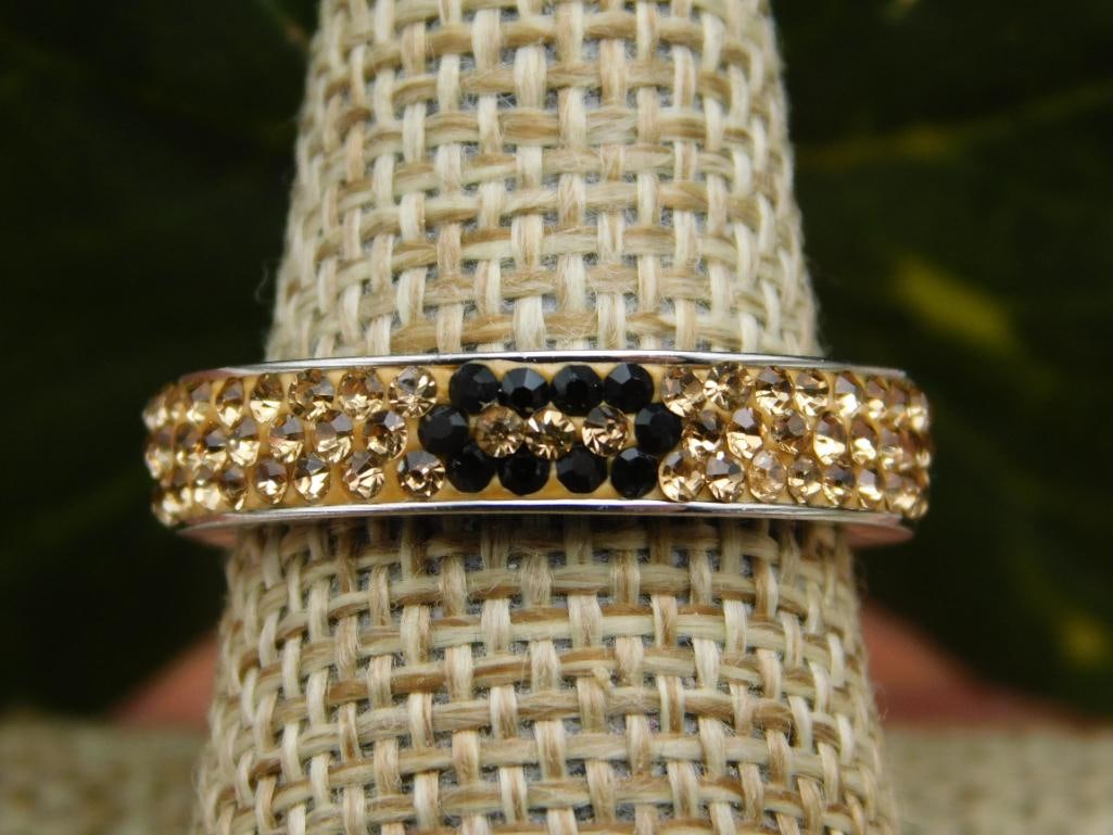 GENUINE STONE RING SIZE 8: GENUINE STONE RING SIZE 8 - Part of our Discover Midnight Market, Crystals and Gems auction at HATMAN'S Auctions! Please see photos for measurements and condition. YES, we have in-house shipping! We h