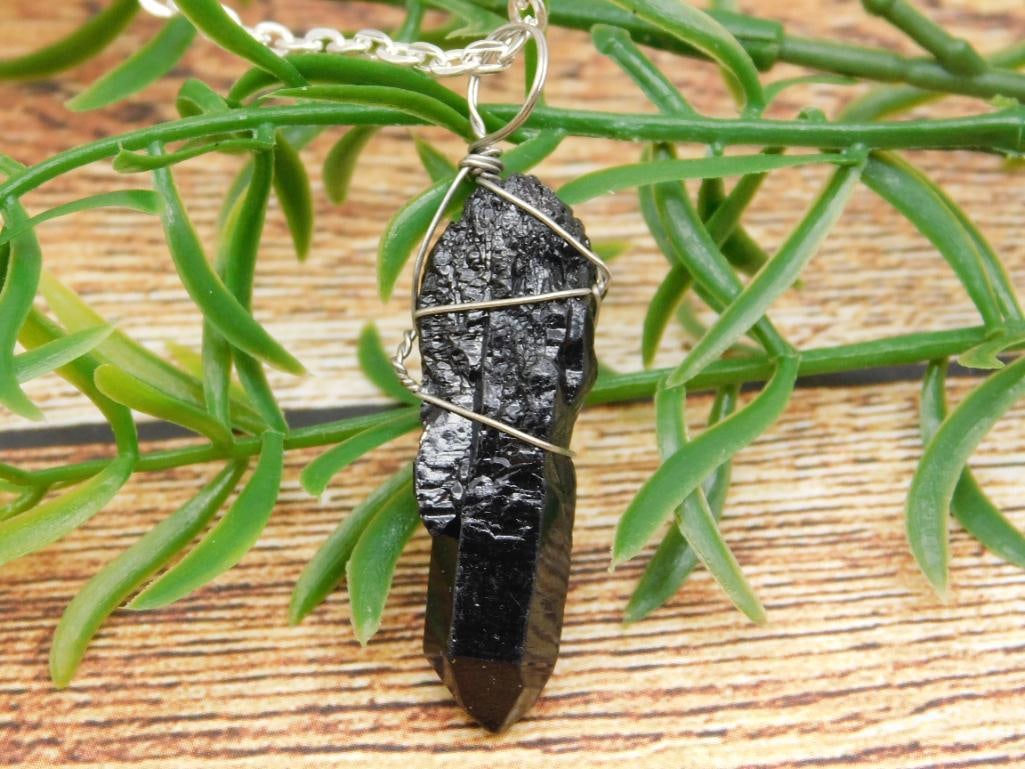 SPECIAL JEWELRY SALE! SEE PHOTOS FOR DETAILS: SPECIAL JEWELRY SALE! SEE PHOTOS FOR DETAILS - Part of our Discover Silver Lining, Crystals and Gems auction at HATMAN'S Auctions! Please see photos for measurements and condition. YES, we have in-hou