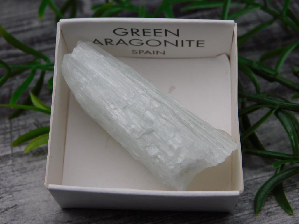 GREEN TOURMALINE ROCK STONE LAPIDARY SPECIMEN: GREEN TOURMALINE ROCK STONE LAPIDARY SPECIMEN - Part of our Discover Silver Lining, Crystals and Gems auction at HATMAN'S Auctions! Please see photos for measurements and condition. YES, we have