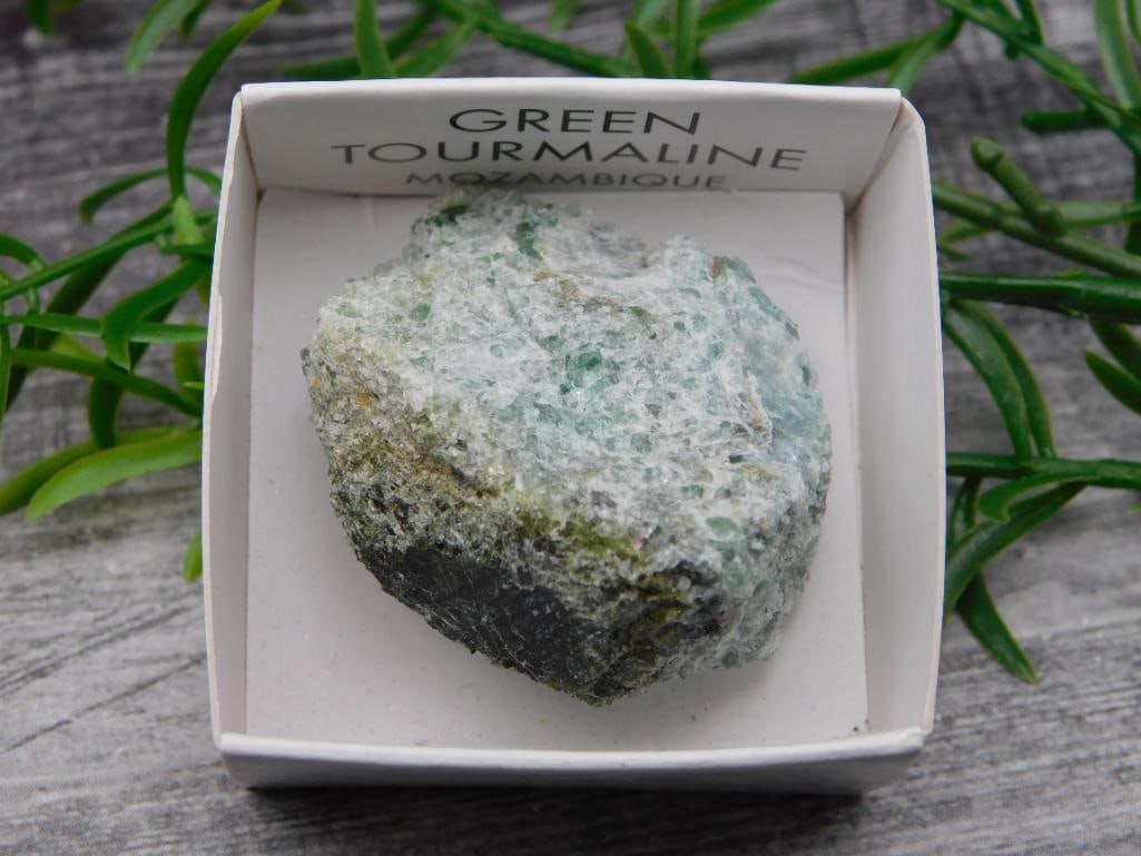 GREEN TOURMALINE ROCK STONE LAPIDARY SPECIMEN: GREEN TOURMALINE ROCK STONE LAPIDARY SPECIMEN