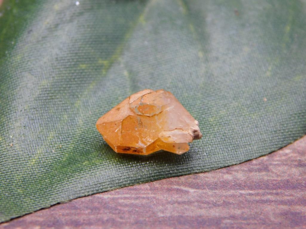 ROCK STONE LAPIDARY SPECIMEN (1 of 2)