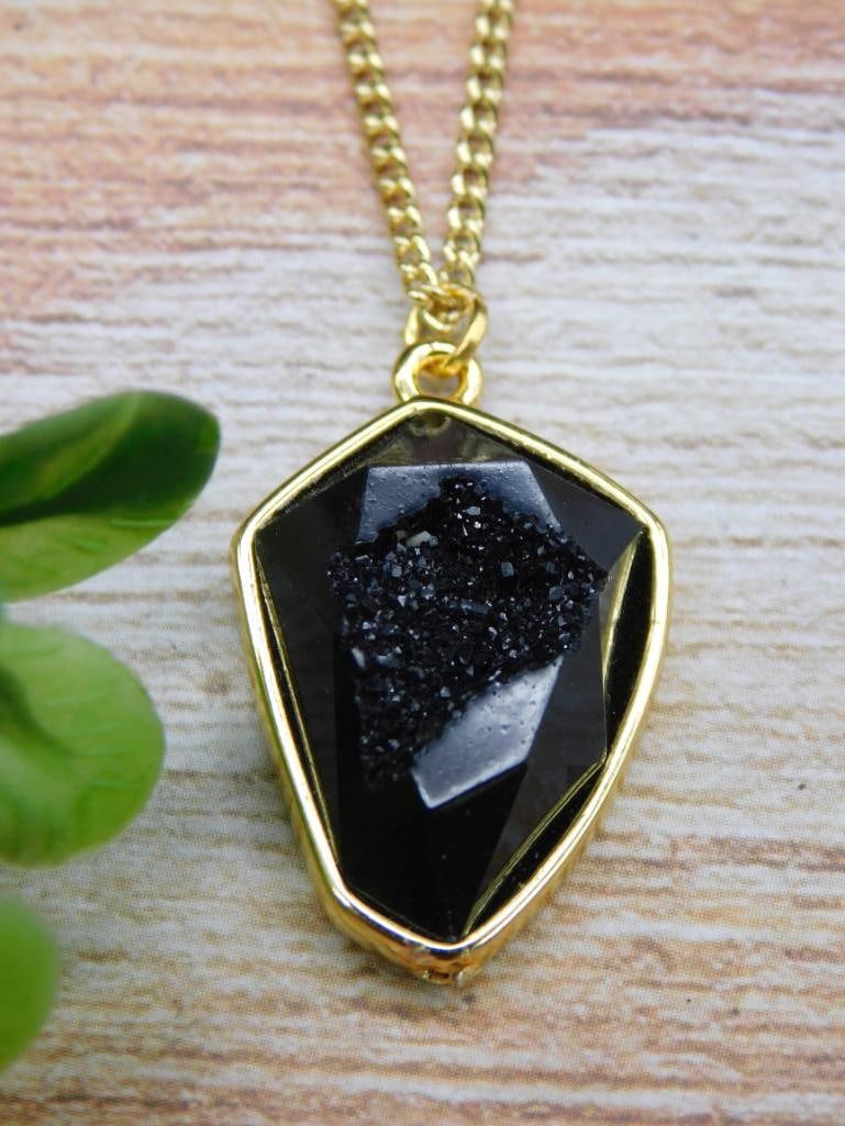 DRUZY QUARTZ PENDANT ON CHAIN NECKLACE ROCK STONE LAPIDARY SPECIMEN: DRUZY QUARTZ PENDANT ON CHAIN NECKLACE ROCK STONE LAPIDARY SPECIMEN