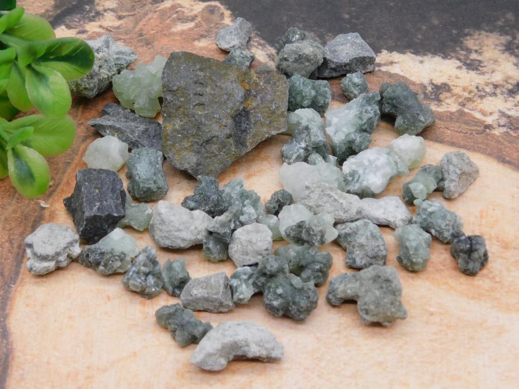 PREHNITE ROCK STONE LAPIDARY SPECIMEN: PREHNITE ROCK STONE LAPIDARY SPECIMEN