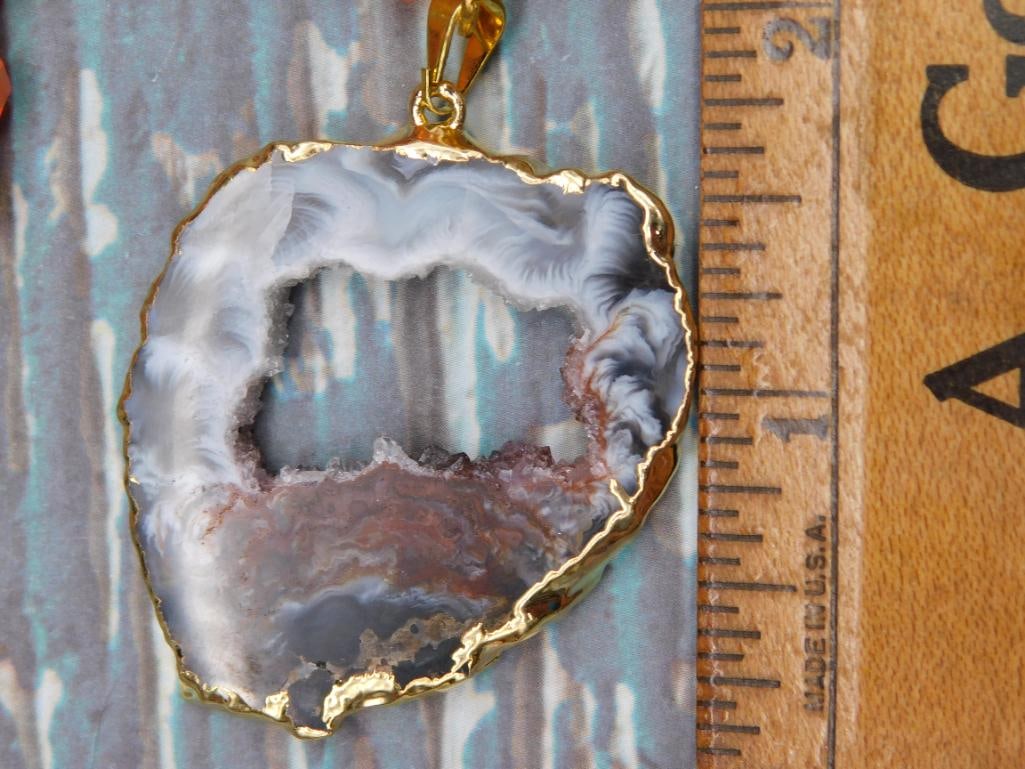 GEODE SLICE PENDANT ON SPARKLE BEAD NECKLACE - 3
