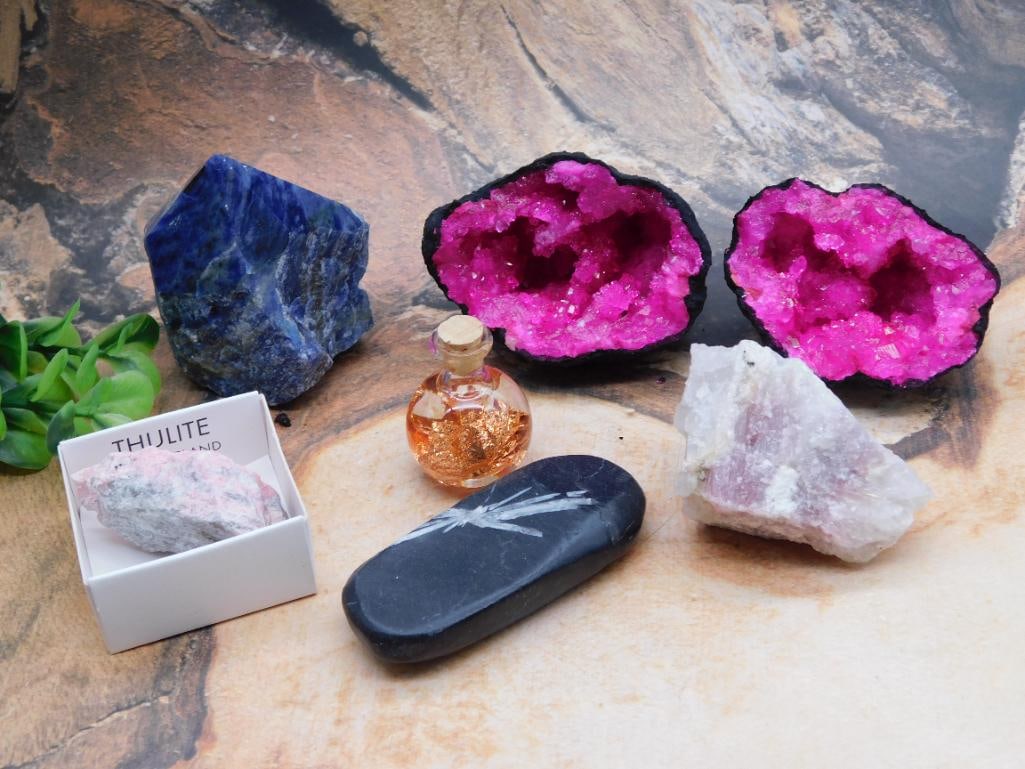 MIXED LOT ROCK STONE LAPIDARY SPECIMEN: MIXED LOT ROCK STONE LAPIDARY SPECIMEN