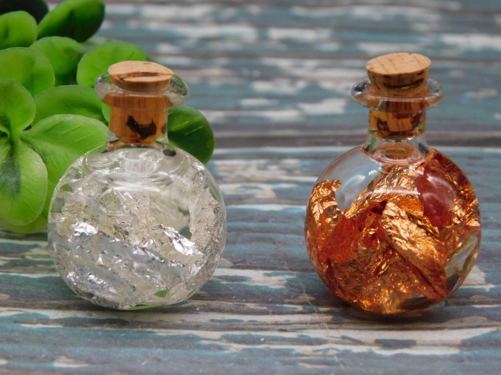 COPPER AND SILVER FLAKES IN BOTTLES ROCK STONE LAPIDARY SPECIMEN: COPPER AND SILVER FLAKES IN BOTTLES ROCK STONE LAPIDARY SPECIMEN
