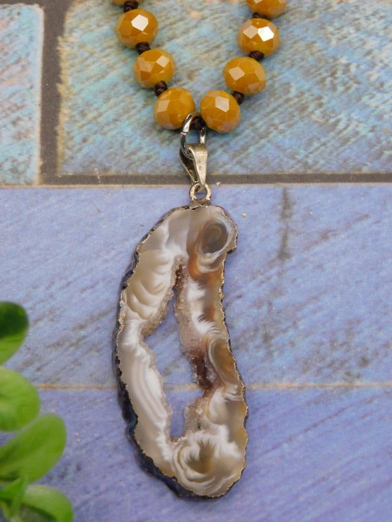 GEODE SLICE PENDANT ON SPARKLE BEAD NECKLACE ROCK STONE LAPIDARY SPECIMEN: GEODE SLICE PENDANT ON SPARKLE BEAD NECKLACE ROCK STONE LAPIDARY SPECIMEN