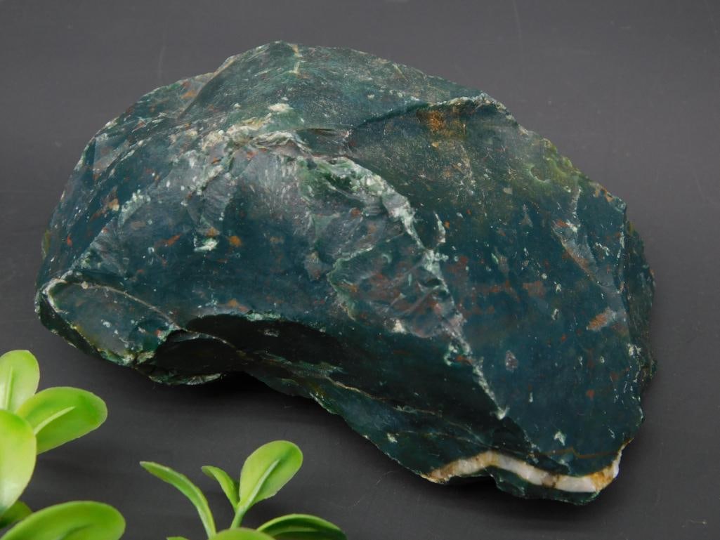 BLOODSTONE ROCK STONE LAPIDARY SPECIMEN: BLOODSTONE ROCK STONE LAPIDARY SPECIMEN
