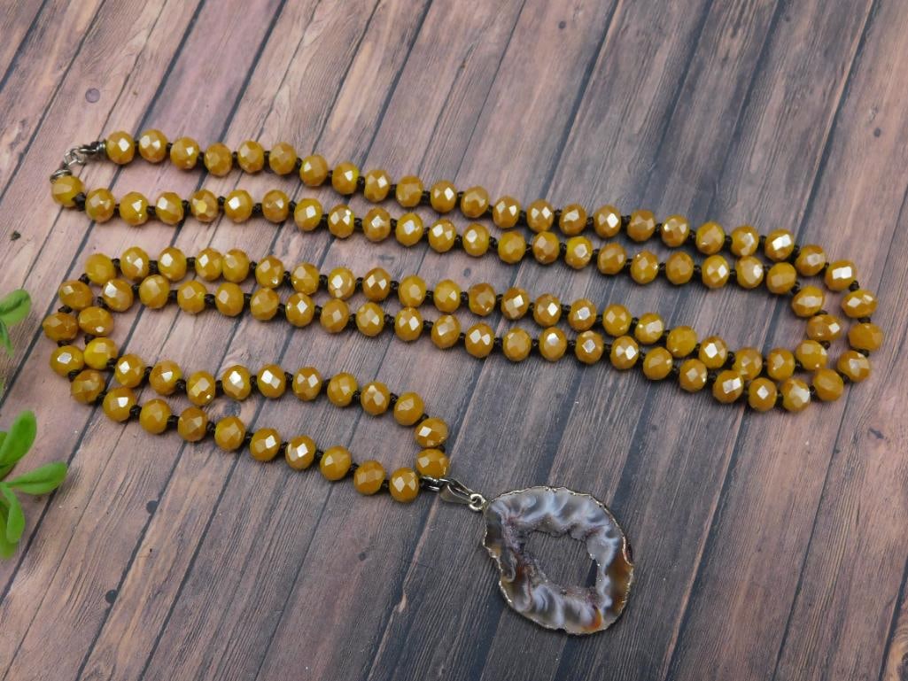 GEODE SLICE PENDANT ON SPARKLE BEAD NECKLACE ROCK STONE LAPIDARY SPECIMEN: GEODE SLICE PENDANT ON SPARKLE BEAD NECKLACE ROCK STONE LAPIDARY SPECIMEN