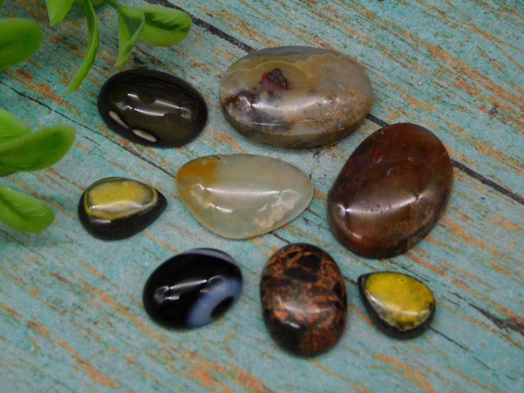 MIXED STONE CABOCHON LOT: MIXED STONE CABOCHON LOT