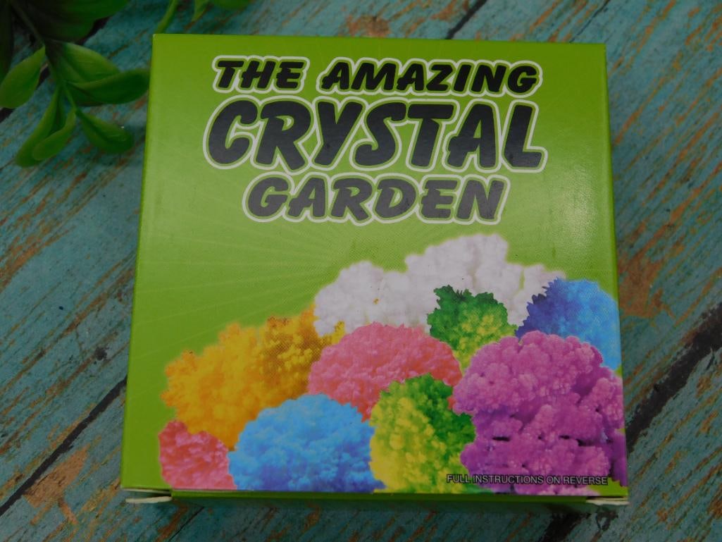 THE AMAZING CRYSTAL GARDEN KIT: THE AMAZING CRYSTAL GARDEN KIT
