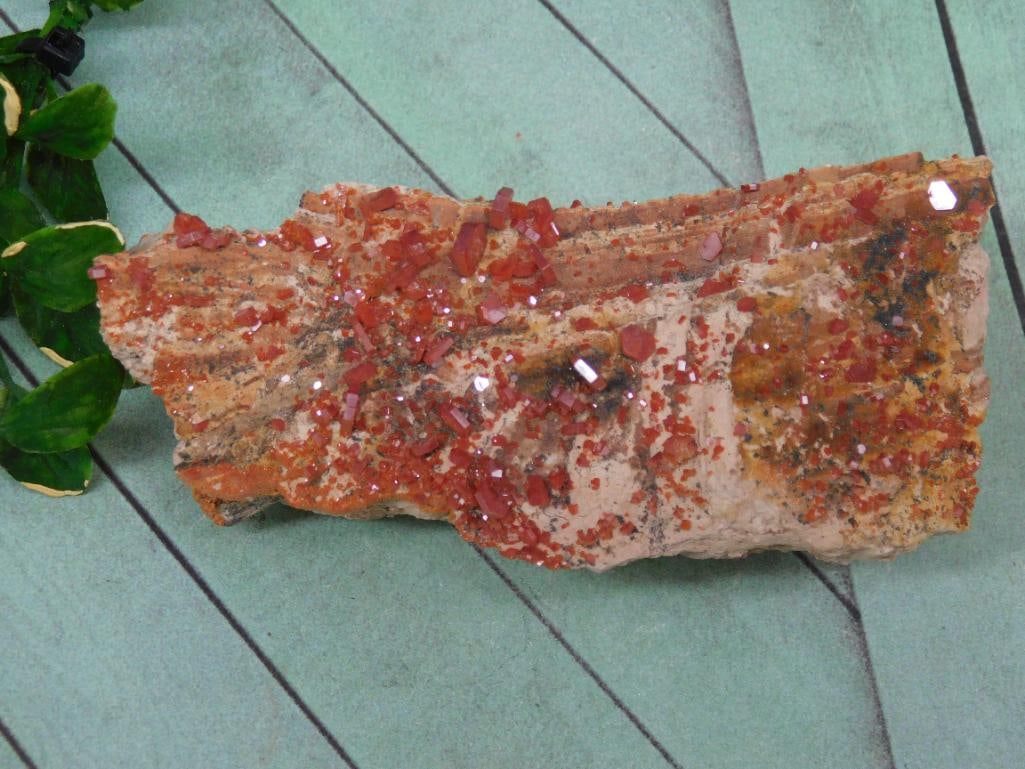 VANADINITE ROCK STONE LAPIDARY SPECIMEN: VANADINITE ROCK STONE LAPIDARY SPECIMEN