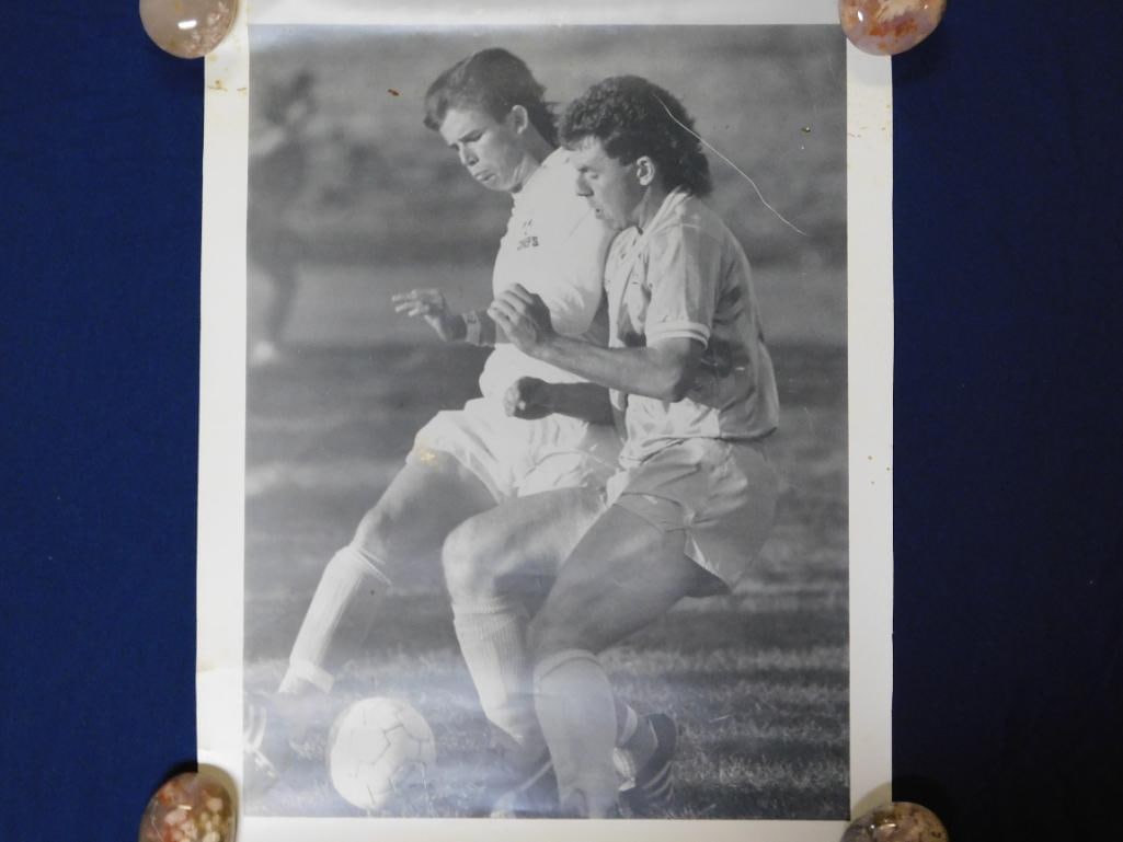VINTAGE PHOTOGRAPH OF SOCCER PLAYERS: VINTAGE PHOTOGRAPH OF SOCCER PLAYERS