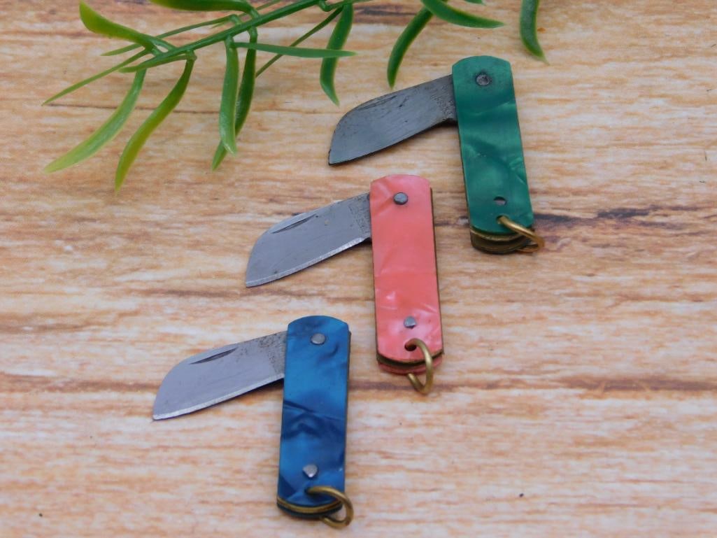 MINIATURE FOLDING POCKET KNIVES VINTAGE ANTIQUE (1 of 2)